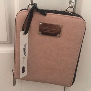 🚨SALE🚨 BRAND NEW pale pink crossbody bag